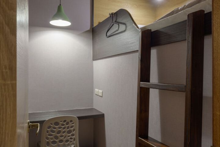 Room 16 of 40