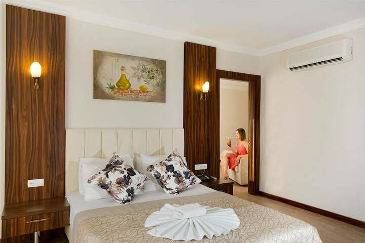 Room 4 of 52
