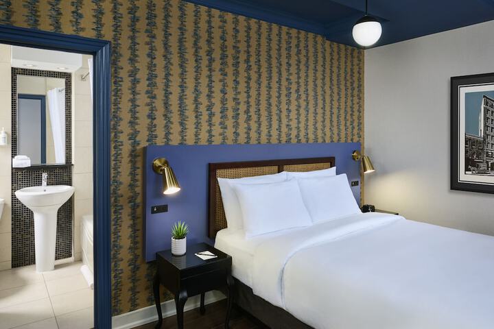 Room 4 of 22