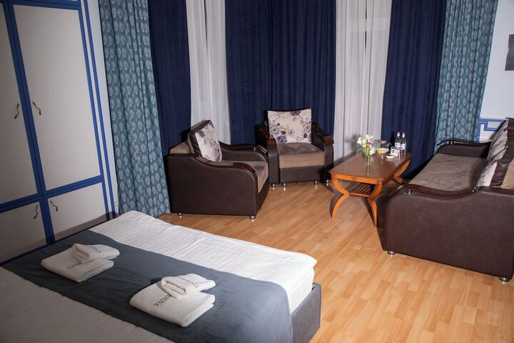 Room 72 of 140