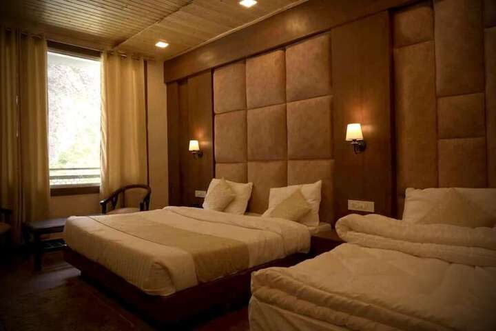 Room 6 of 33