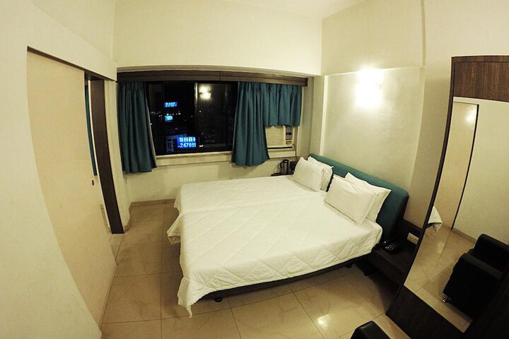 Room 9 of 26