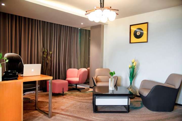 Room 16 of 32