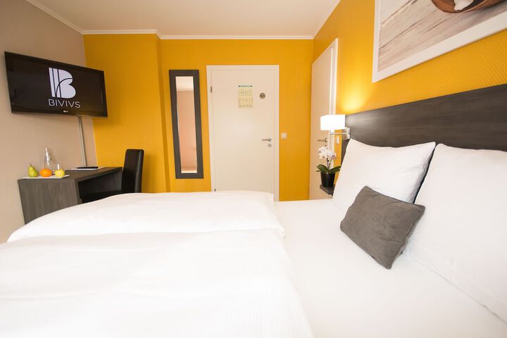 Room 3 of 39
