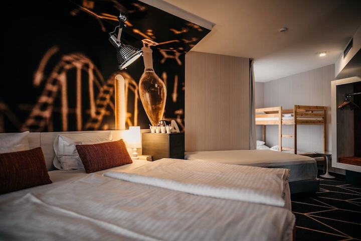 Room 12 of 38