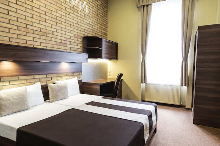 Room 4 of 38