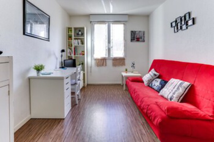 Room 9 of 11