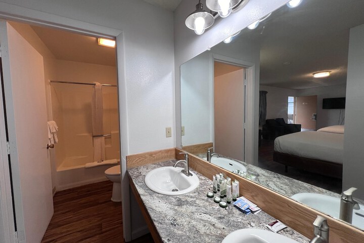 Room 28 of 46