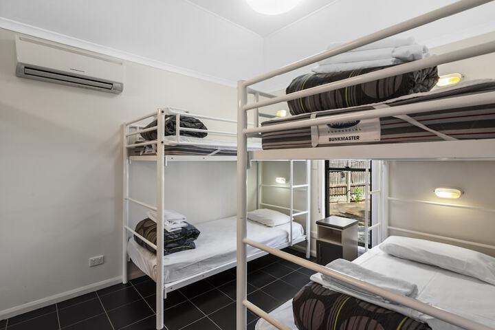 Room 16 of 80