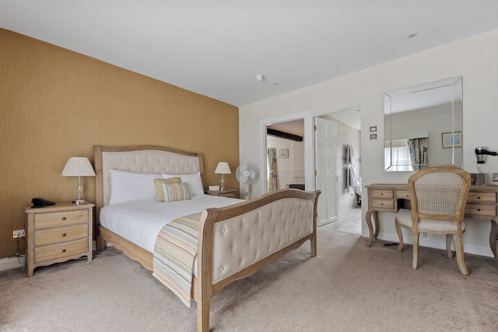 Room 5 of 23