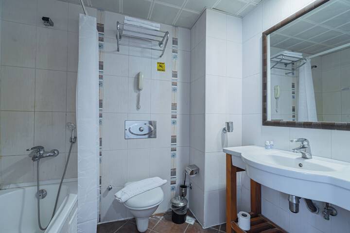 Room 27 of 119