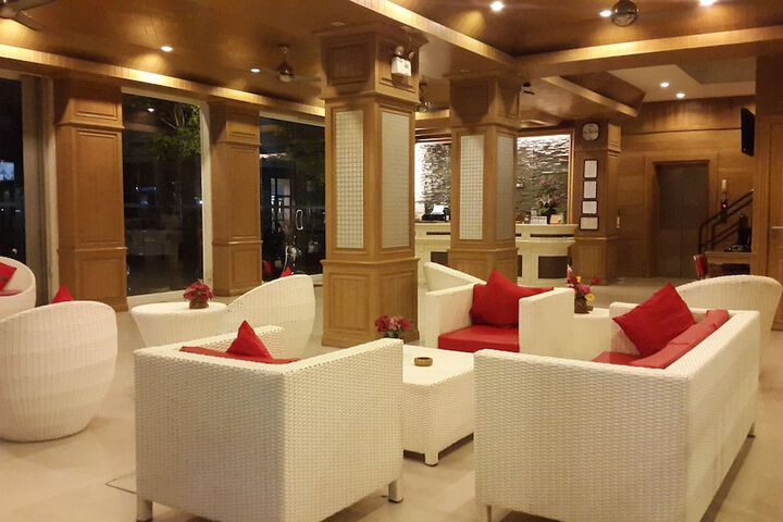 Entrance & Lobby