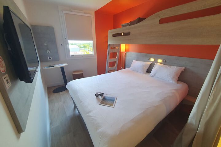 Room 11 of 42