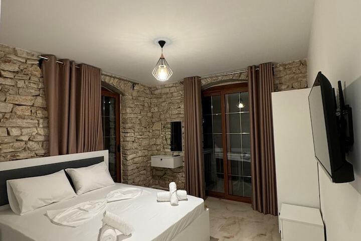 Room 7 of 50