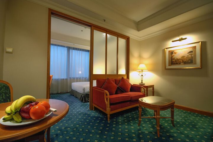 Room 17 of 37