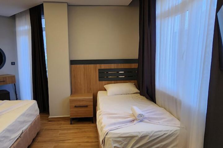 Room 6 of 18