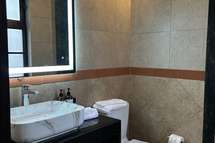 Room 64 of 150