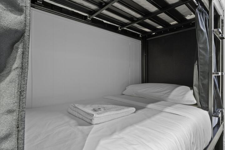 Room 15 of 40