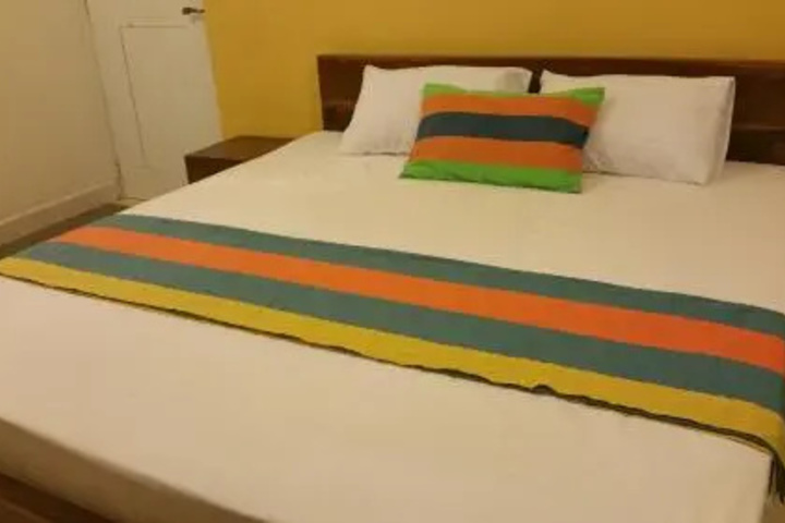 Room 4 of 18