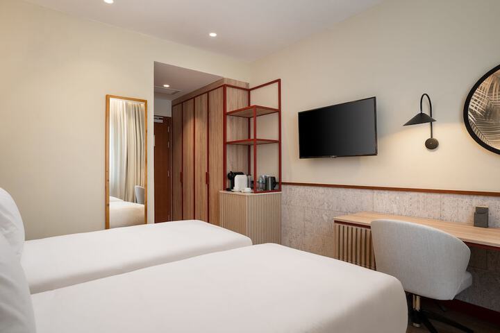 Room 9 of 49