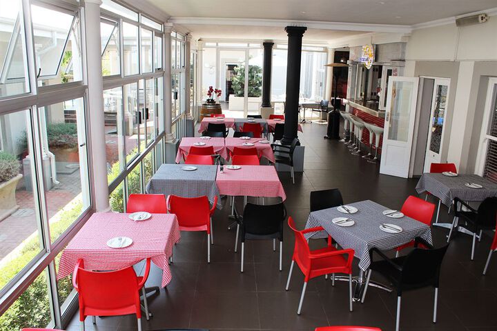 Dining 60 of 64