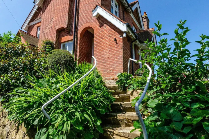 Unique Victorian House near Beach & Old Town of Hastings