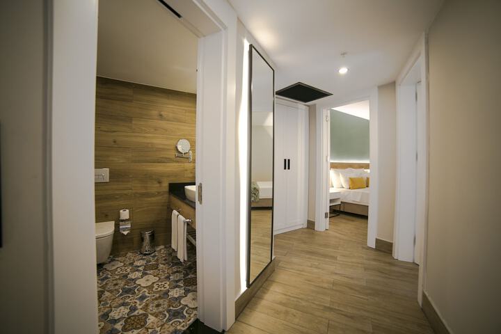 Room 5 of 40