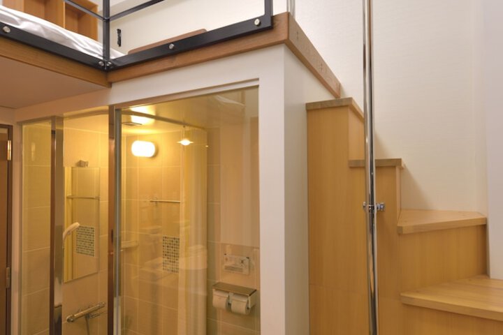 Room 15 of 33