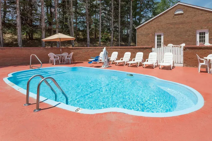Pool 10 of 13