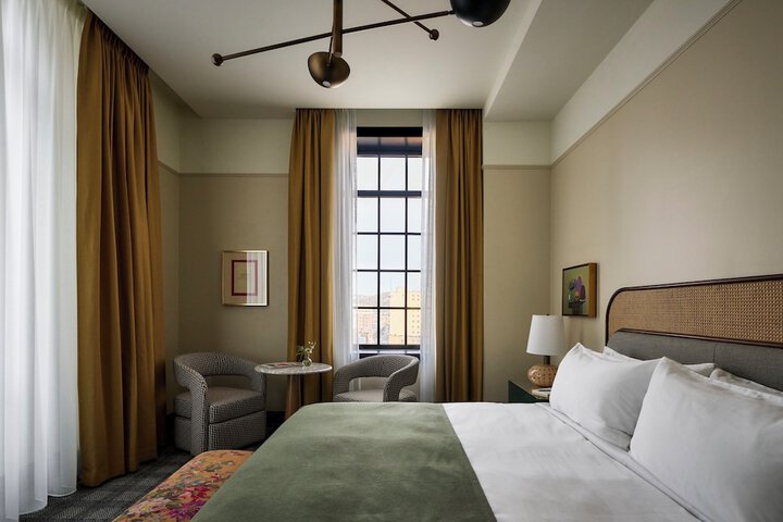 Room 13 of 190
