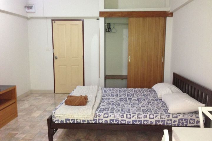 Room 4 of 14