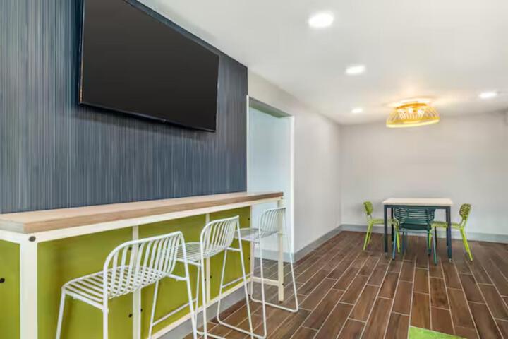 Dining Photos