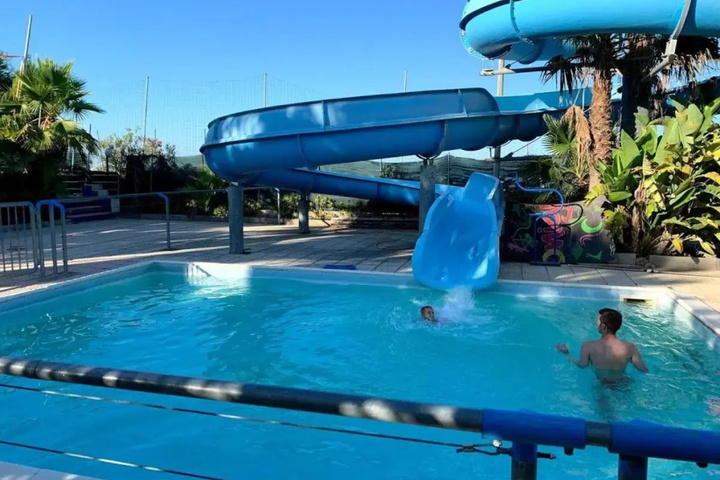 Pool 9 of 15