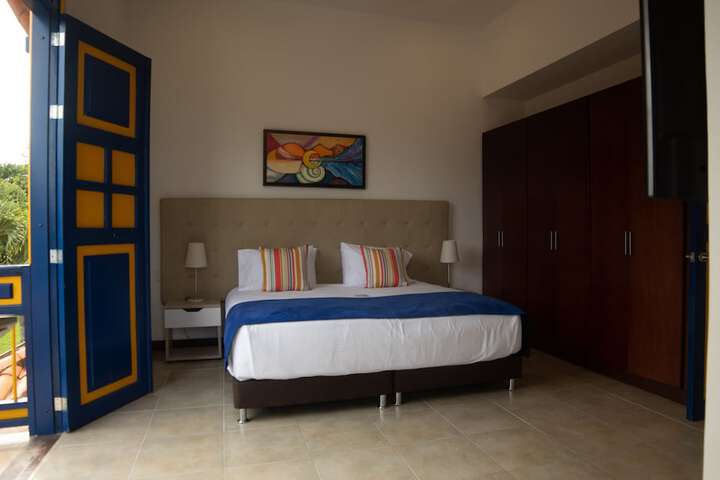 Room 4 of 79