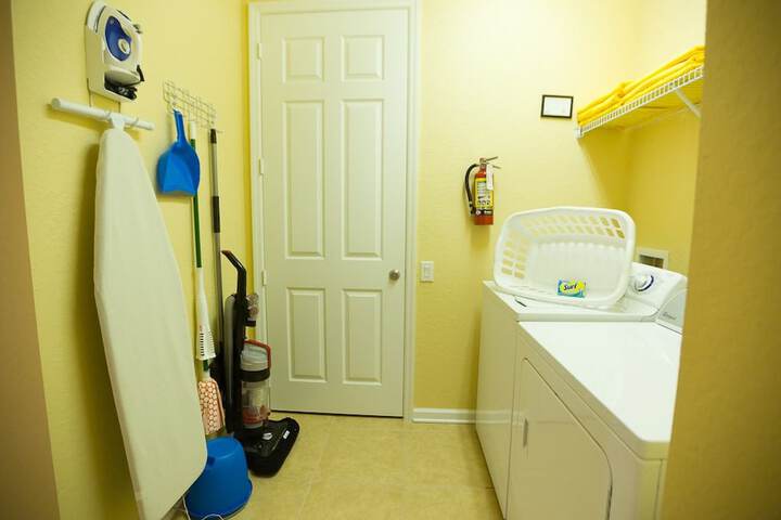 Cayview Ave 1008 Four Bedroom Lake Apartment in Orlando, FL