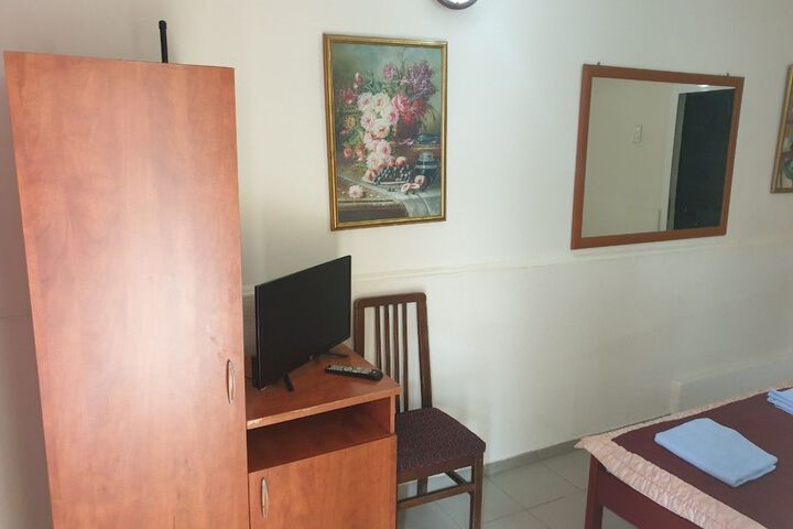 Room 3 of 11