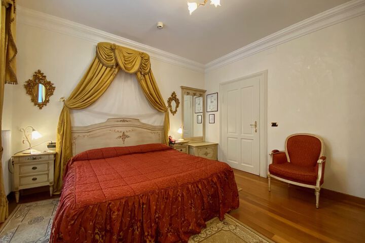 Room 45 of 161