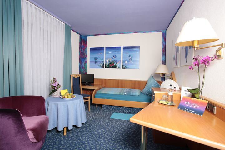 Room 16 of 96