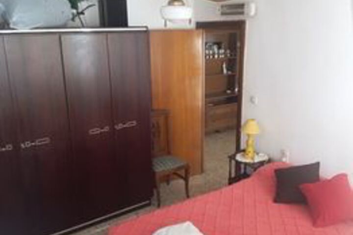 Room 14 of 33