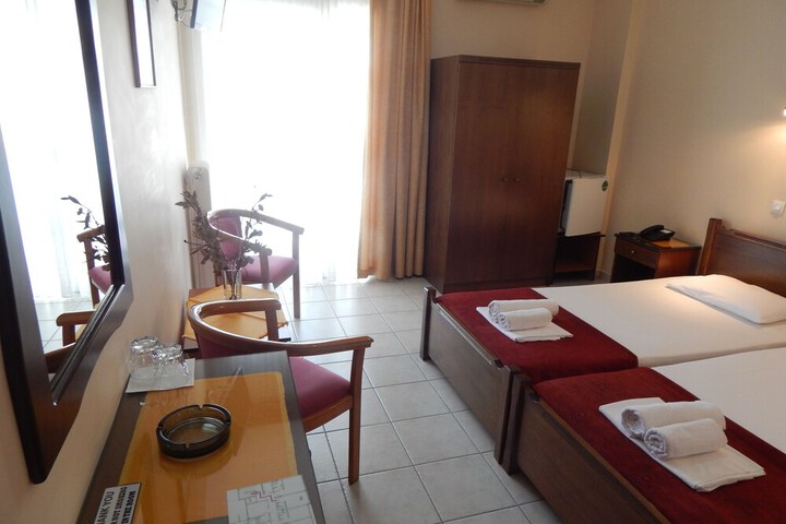 Room 7 of 65