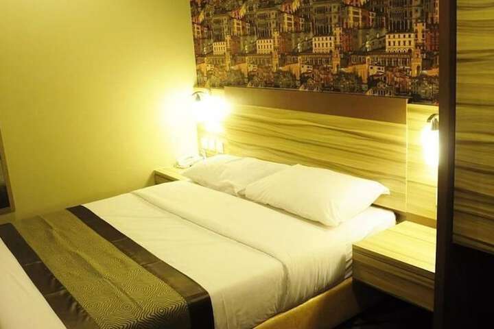 Room 15 of 30