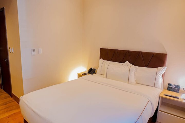 Room 9 of 38