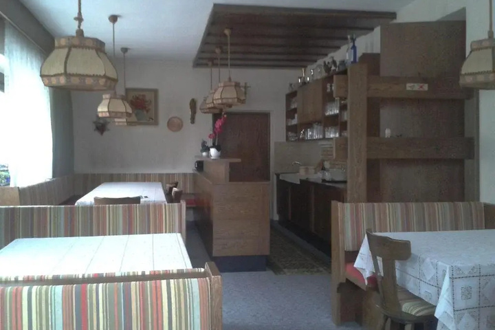 Dining 6 of 16