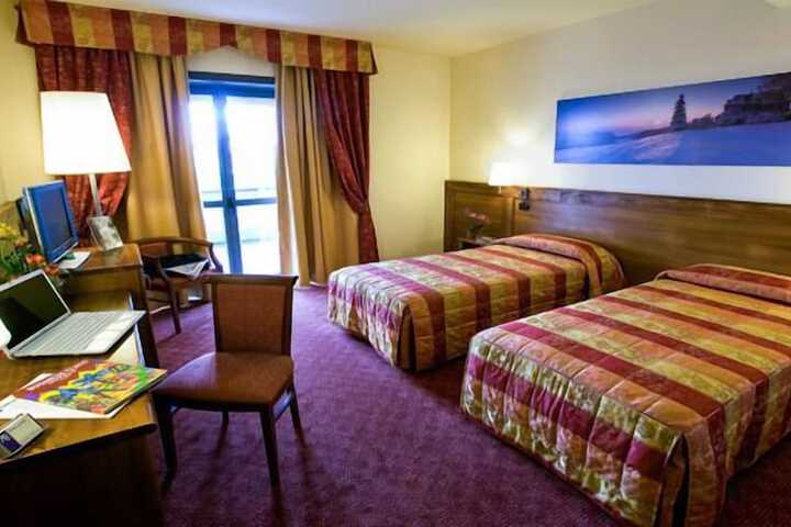 Room 4 of 13