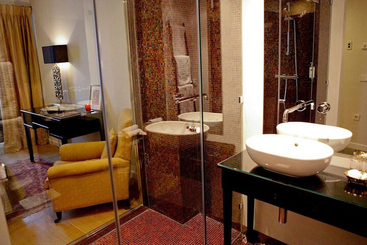 Room 13 of 22