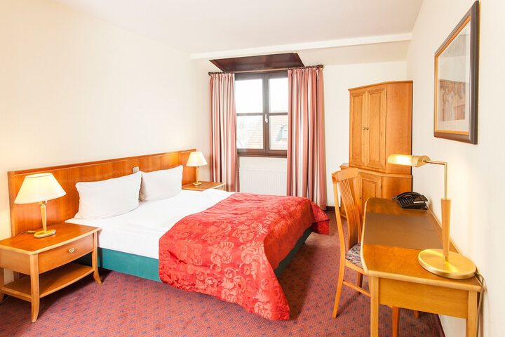 Room 5 of 19