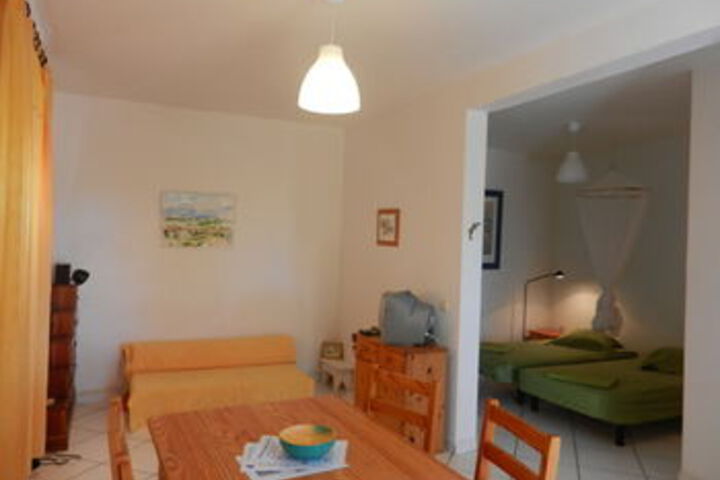 Room 6 of 9