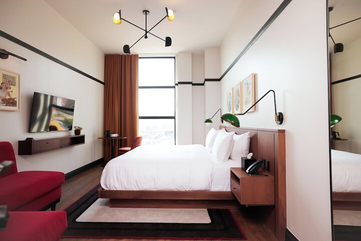 Premium Room 1 King Bed Accessible (4 of 21)
