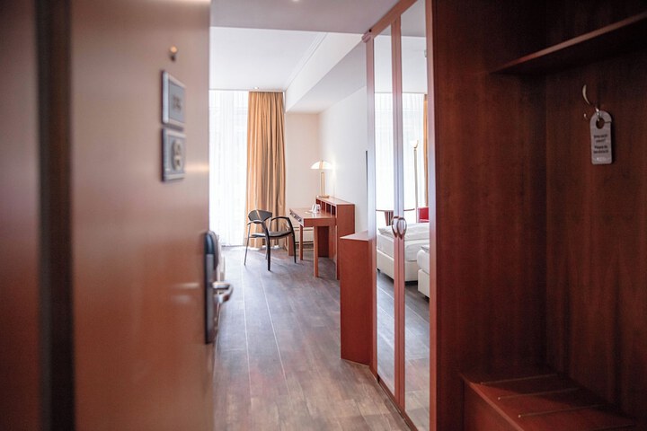 Room 53 of 123