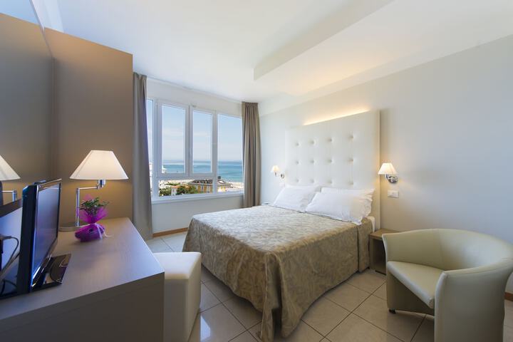 Room 5 of 63